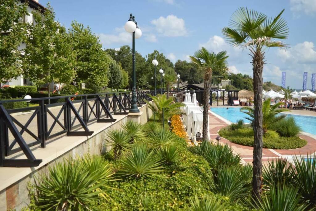 Apartment In The Picturesque Oasis Resort & Spa Lozeneț Exterior foto