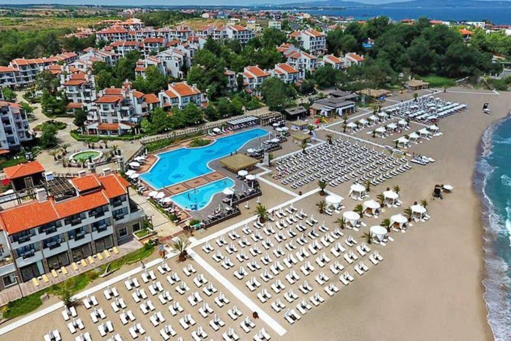 Apartment In The Picturesque Oasis Resort & Spa Lozeneț Exterior foto