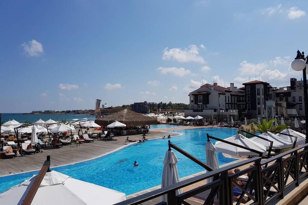 Apartment In The Picturesque Oasis Resort & Spa Lozeneț Exterior foto