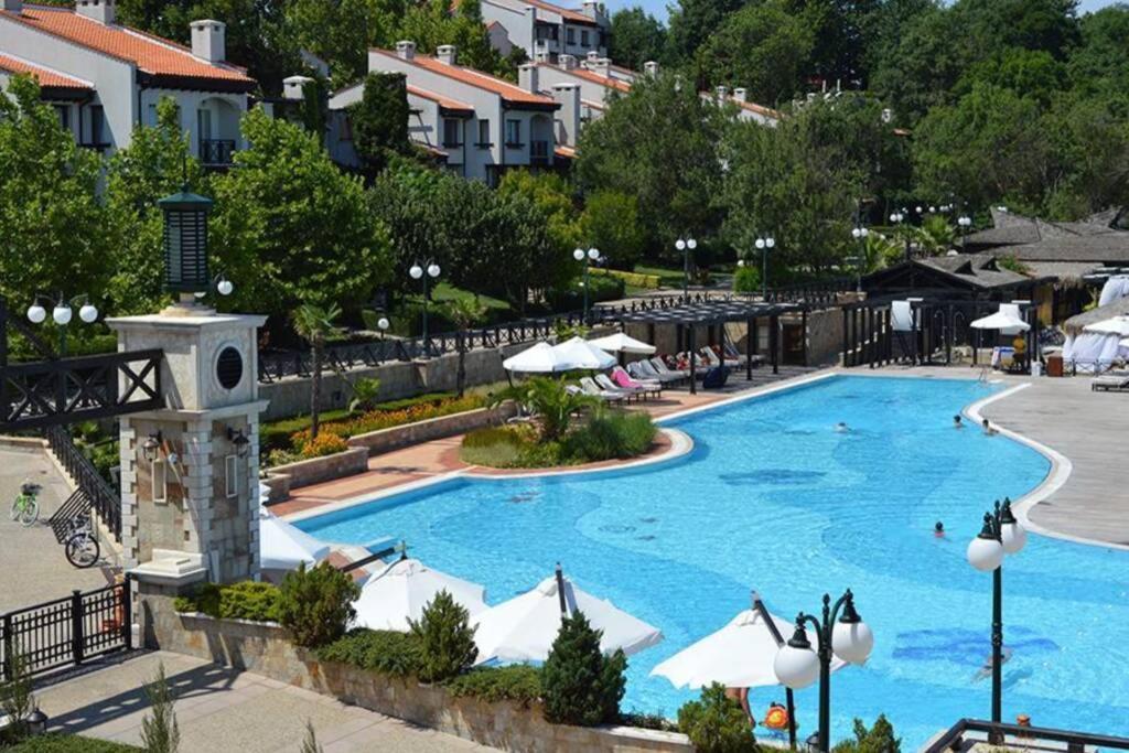 Apartment In The Picturesque Oasis Resort & Spa Lozeneț Exterior foto