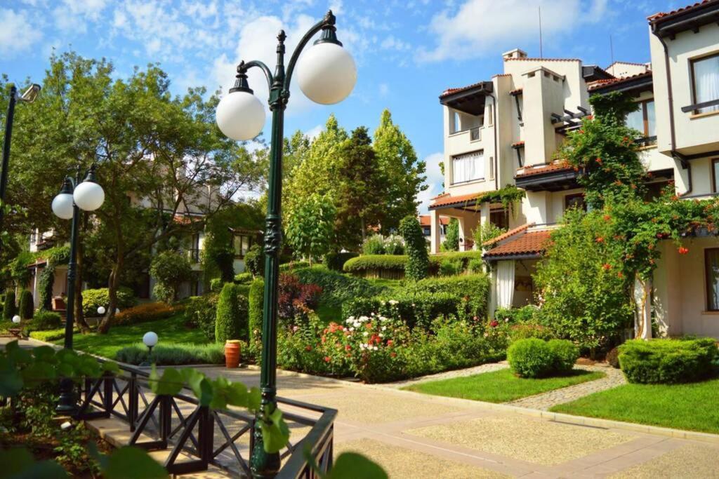 Apartment In The Picturesque Oasis Resort & Spa Lozeneț Exterior foto